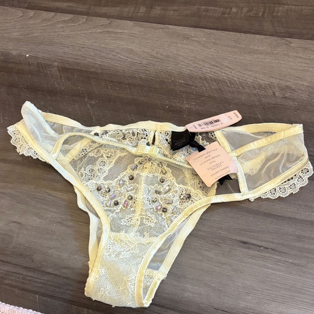 Elegant Lace Women Intimates in Cream